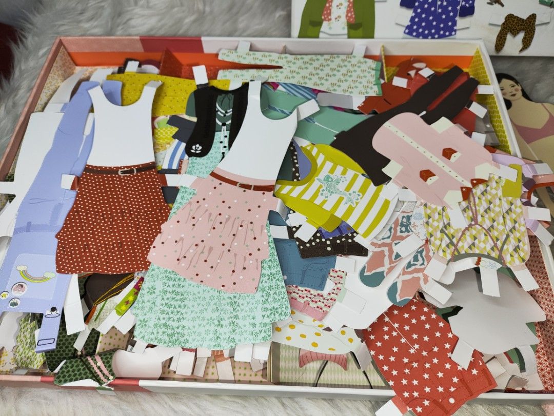Djeco Paper Doll Le Grand Dressing Set (Category: Kids Toys) located in Cavite. Submitted by tinetaclesss (Listing ID 1469379761, Image 3). Description: uncounted pcs.