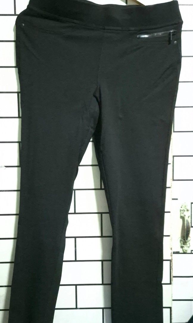 DKNY Pull On Black Pants (Category: Other Bottoms) located in Bulacan. Submitted by rgrs.collexn (Listing ID 1469249848, Image 1). Description: Super ganda. High quality talaga ung tela. Stretchable. Color rate: 10/10 Back pockets lang. Design lang ung sa front. Size: 32-38" sagad Length: 37.5" ✨ Check out my listings for more affordable preloved finds! ✨ Please manage your expectations as all items are preloved. Any flaw/s, if applicable, will b