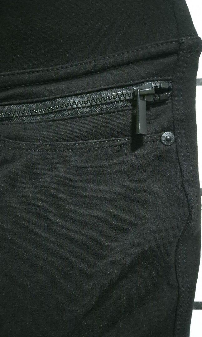 DKNY Pull On Black Pants (Category: Other Bottoms) located in Bulacan. Submitted by rgrs.collexn (Listing ID 1469249848, Image 3). Description: Super ganda. High quality talaga ung tela. Stretchable. Color rate: 10/10 Back pockets lang. Design lang ung sa front. Size: 32-38" sagad Length: 37.5" ✨ Check out my listings for more affordable preloved finds! ✨ Please manage your expectations as all items are preloved. Any flaw/s, if applicable, will b