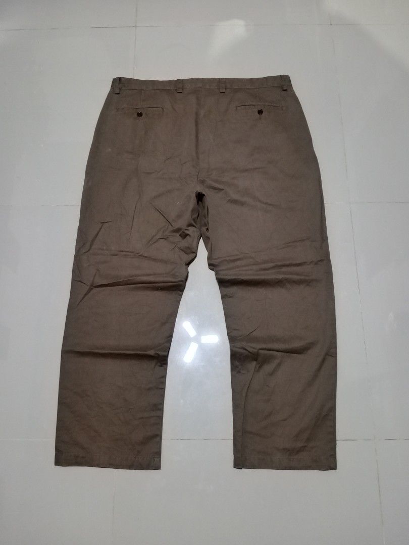 Dockers D3 Chino Pants Brown Size 42x30 (Category: Chinos) located in Magdalena. Submitted by magdalenathrift20 (Listing ID 1469168922, Image 3). Description: - Brand: Dockers - Model: D3 Classic Chino Pants - Color: Brown - Size: 42x30 (Waist: 42", Length: 43") - Material: 100% Cotton - Features: Front button closure, back welt pockets - Origin: Made in Nicaragua - Condition: Excellent / Ready to wear - Ideal for: Casual days, work, or smart-cas