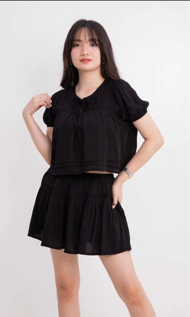 dominique & co. soleil set (Category: Sets or Coordinates) located in Cabuyao City. Submitted by cleanstate_12 (Listing ID 1469195993, Image 1). Description: Soleil Preppy Soft Linen Coordinates I Dominique & Co. s-m set black used once lang rfs: not my style.