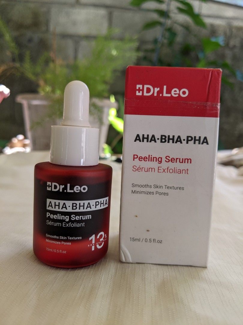 Dr. Leo AHA BHA PHA Peeling Serum (Category: Face Care) located in Quezon City. Submitted by kiesentials (Listing ID 1469219858, Image 2). Description: Dr. Leo AHA BHA PHA Peeling Serum (15ml) ✨ • Net Weight: 15ml / 0.5 fl.oz • Condition: Opened box for video/checking only, 100% UNUSED / HINDI PA NAGAGAMIT • Contains 13% AHA + BHA + PHA Peeling Formula • Benefits: Smooths skin texture, minimizes pores, reduces blackheads & bumps • Gentle exfoliat
