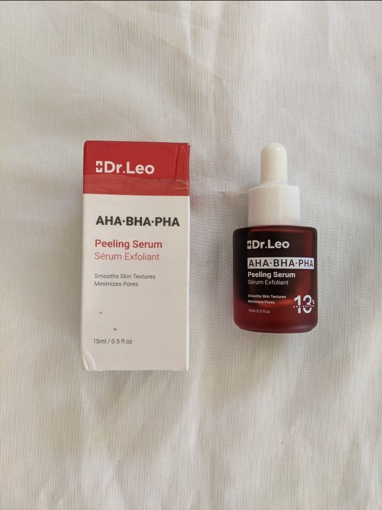 Dr. Leo AHA BHA PHA Peeling Serum (Category: Face Care) located in Quezon City. Submitted by kiesentials (Listing ID 1469219858, Image 1). Description: Dr. Leo AHA BHA PHA Peeling Serum (15ml) ✨ • Net Weight: 15ml / 0.5 fl.oz • Condition: Opened box for video/checking only, 100% UNUSED / HINDI PA NAGAGAMIT • Contains 13% AHA + BHA + PHA Peeling Formula • Benefits: Smooths skin texture, minimizes pores, reduces blackheads & bumps • Gentle exfoliat