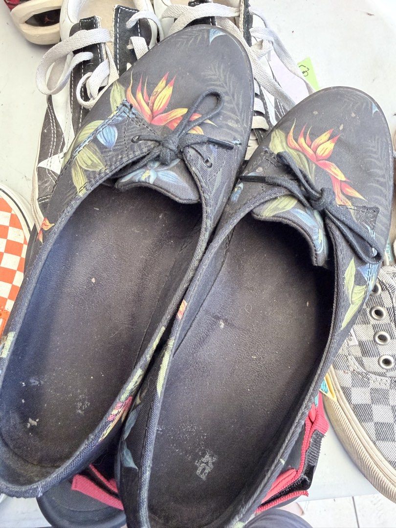 Dr Martens (Category: Flats & Sandals) located in Pasig City. Submitted by shellbyf (Listing ID 1469164563, Image 1). Description: Doc Martens Morada canvass lightly used Just needs cleaning .