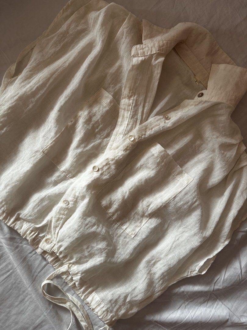 Drawstring Hem Linen-Blend Blouse (Category: Blouses) located in Cavite. Submitted by yuri_9989 (Listing ID 1469192417, Image 2). Description: ✦ Preloved ✦ Lightweight linen-look fabric ✦ Classic collared button-down style ✦ Adjustable drawstring hem ✦ Functional front pockets ✦ Relaxed and effortless fit 📩 DM to claim 💳 Payment first before shipping GoTyme • Gcash • MariBank.