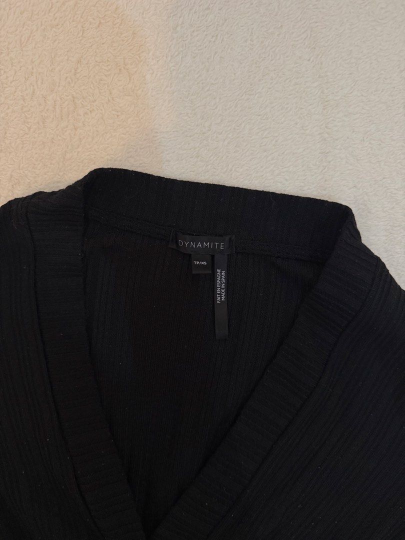 Dynamite Long Sleeves (Category: Longsleeves) located in Mandaue City. Submitted by meh.soh (Listing ID 1469201920, Image 2). Description: Black ribbed button-front cropped cardigan size: xs-s from: 🇨🇦 Mode of Payment: Gcash/COD Delivery: Maxim within Cebu/j&t outside Cebu (df shouldered by buyer) Location: Cubacub, Mandaue.