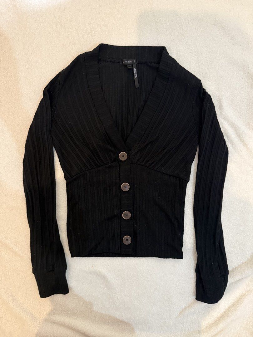 Dynamite Long Sleeves (Category: Longsleeves) located in Mandaue City. Submitted by meh.soh (Listing ID 1469201920, Image 1). Description: Black ribbed button-front cropped cardigan size: xs-s from: 🇨🇦 Mode of Payment: Gcash/COD Delivery: Maxim within Cebu/j&t outside Cebu (df shouldered by buyer) Location: Cubacub, Mandaue.