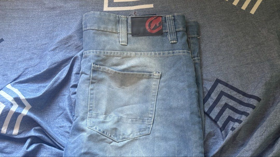 Ecko Unltd Relaxed Denim Shorts Size 44 (Category: Shorts) located in Santa Maria. Submitted by rnxlls (Listing ID 1469168434, Image 3). Description: - Brand: Ecko Unltd - Size: 44 - Color/Wash: Light blue - Fit: Relaxed fit for all-day comfort - Closure: Classic button fly - Details: Contrast stitching, front coin pocket with logo patch, standard front/back pockets, and leather brand patch on the back waistband - Material: Durable cotton blend f
