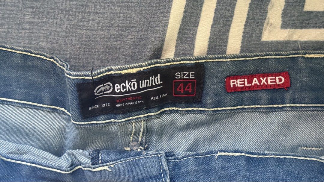 Ecko Unltd Relaxed Denim Shorts Size 44 (Category: Shorts) located in Santa Maria. Submitted by rnxlls (Listing ID 1469168434, Image 2). Description: - Brand: Ecko Unltd - Size: 44 - Color/Wash: Light blue - Fit: Relaxed fit for all-day comfort - Closure: Classic button fly - Details: Contrast stitching, front coin pocket with logo patch, standard front/back pockets, and leather brand patch on the back waistband - Material: Durable cotton blend f