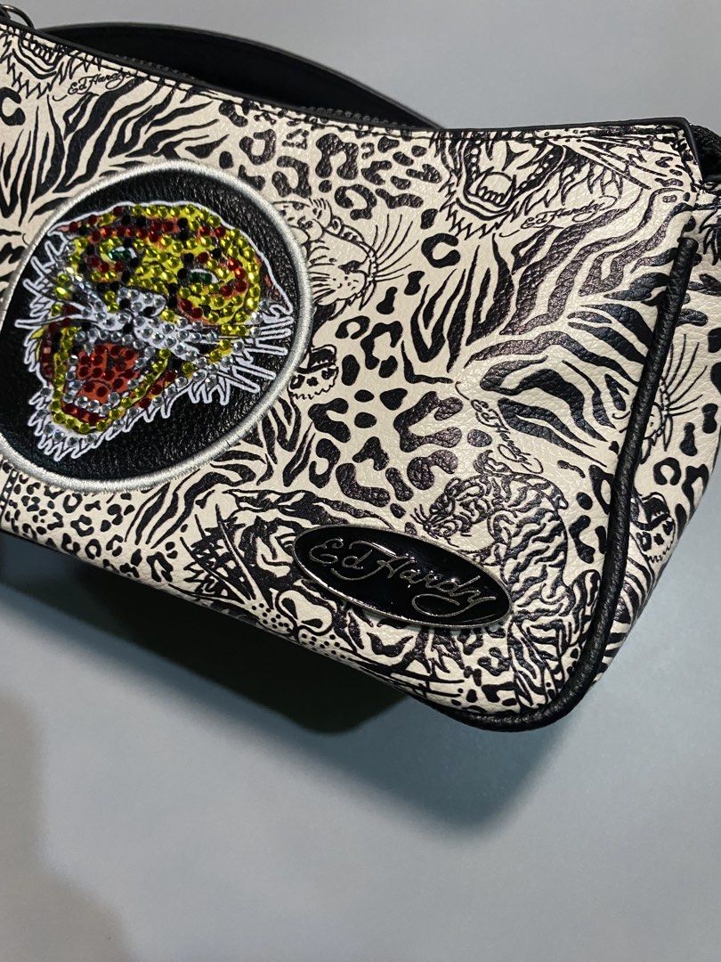 Ed Hardy Tiger Shoulder Bag (Category: Shoulder Bags) located in Manila. Submitted by retrogang (Listing ID 1469301166, Image 3). Description: Guaranteed Authentic.