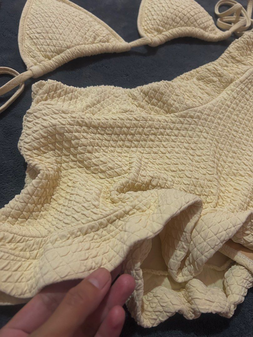 Eight mermaid size L (Category: Bikinis & Swimsuits) located in Paombong. Submitted by yhanna19 (Listing ID 1469311110, Image 2). Description: Used once with /o pouch size on tag is large keri med to large item is slightly nego .