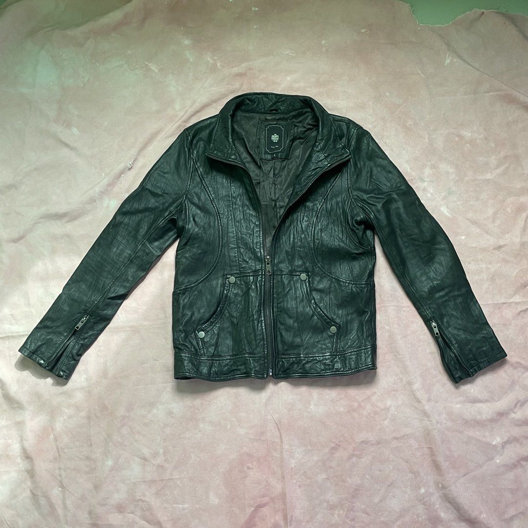 EIGHTY TWENTY Leather Jacket (Category: Coats, Jackets and Outerwear) located in Manila. Submitted by uraloustar91018 (Listing ID 1469325704, Image 1). Description: Large Shoulder width: 19 inches Waist: 18 inches.