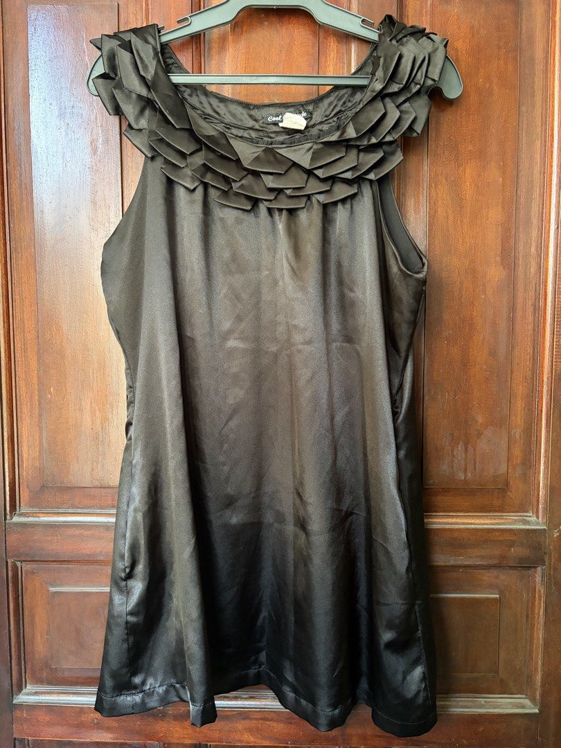 elegant silk mini dress (Category: Blouses) located in Las Pinas. Submitted by nylth (Listing ID 1469169681, Image 1). Description: - bust: 20 in - length: 30 in - loose fit - fits medium to large - perfect for casual outings, smart-casual office wear, or dinner dates.
