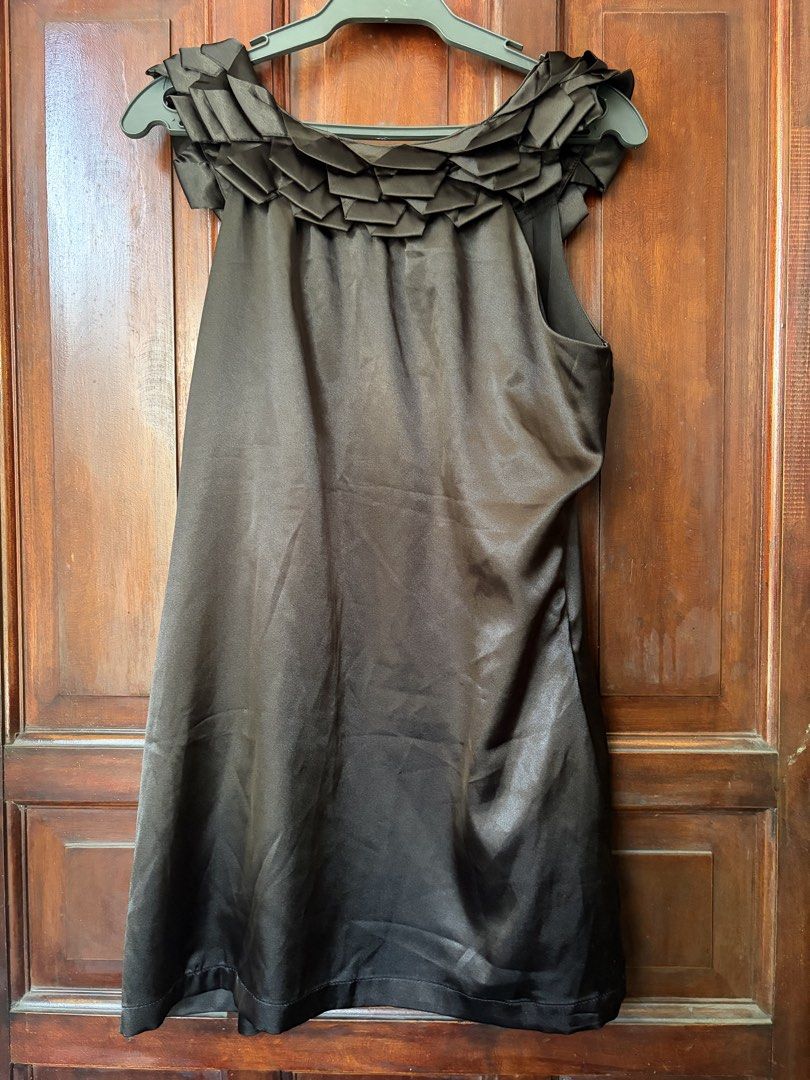 elegant silk mini dress (Category: Blouses) located in Las Pinas. Submitted by nylth (Listing ID 1469169681, Image 3). Description: - bust: 20 in - length: 30 in - loose fit - fits medium to large - perfect for casual outings, smart-casual office wear, or dinner dates.
