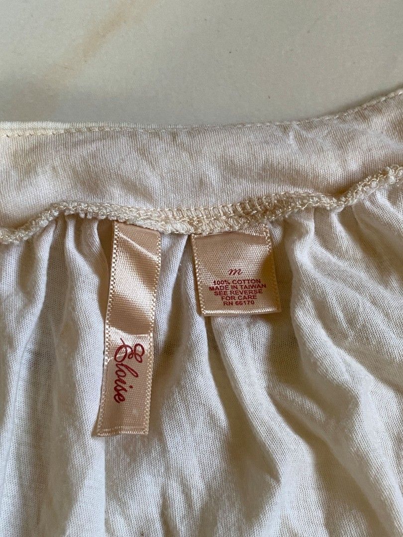 Eloise Cream Top Size M (Category: Blouses) located in Roxas City. Submitted by xyddvs (Listing ID 1469279829, Image 3). Description: Medium to Large Japanese Brand.