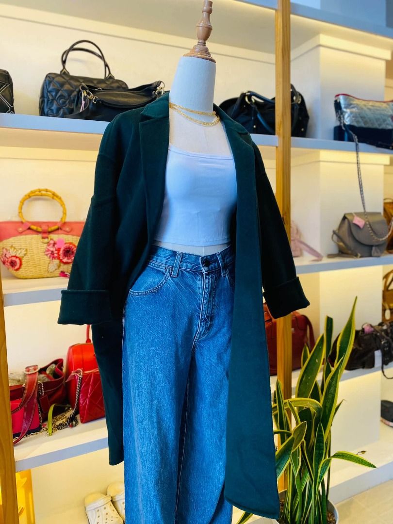 EMERALD GREEN WOOL KOREAN COAT (Category: Coats, Jackets and Outerwear) located in Baguio. Submitted by asna_taku (Listing ID 1469230183, Image 2). Description: EMERALD GREEN WOOL KOREAN COAT S on Tag best fits MEDIUM ₱980.