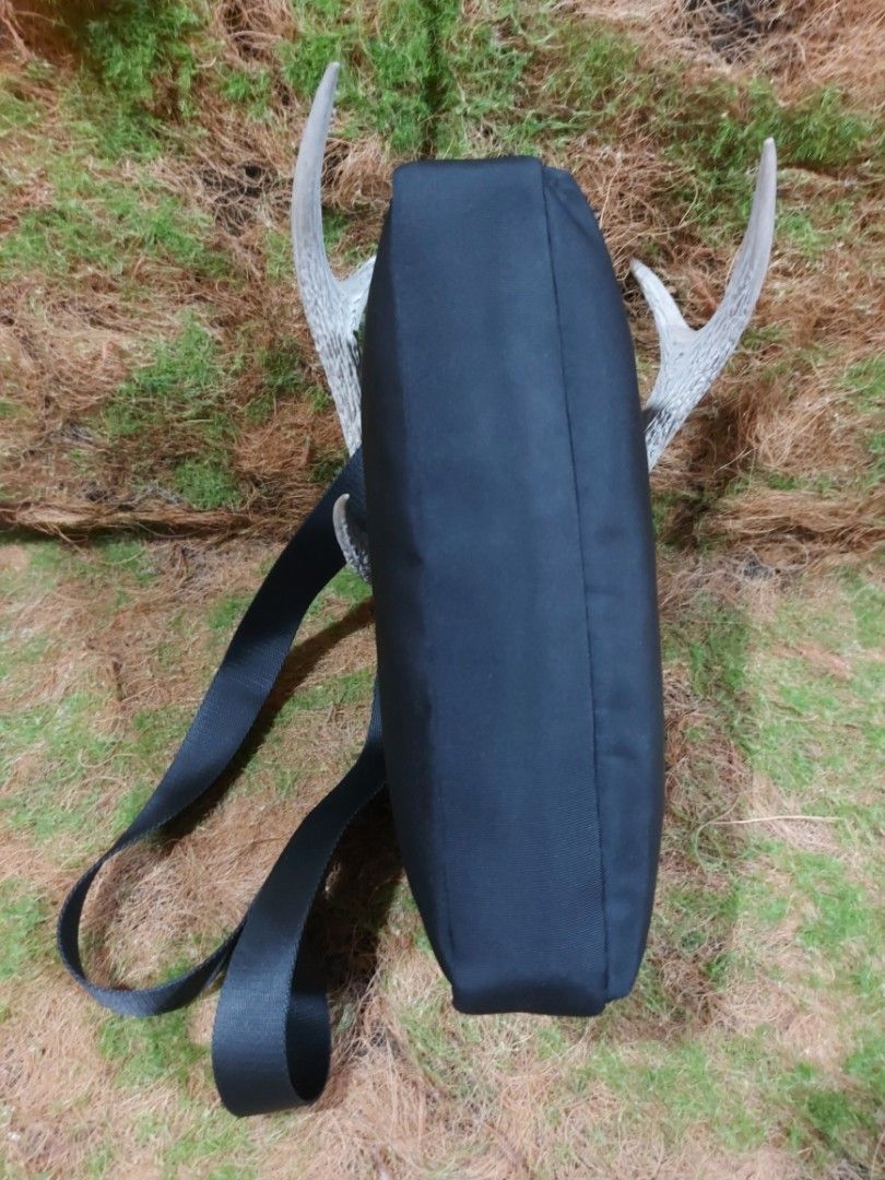 enrico coveri (Category: Briefcases) located in Baguio. Submitted by swiftdragon.1466ef (Listing ID 1469297358, Image 3). Description: .thrifted bag. enrico coveri business bag nylon/leather material vguc, fits short brown envelope.. L-12.5", H-9.5", W-2.5"... j&t courier payment first plus sf, baguio city location.....