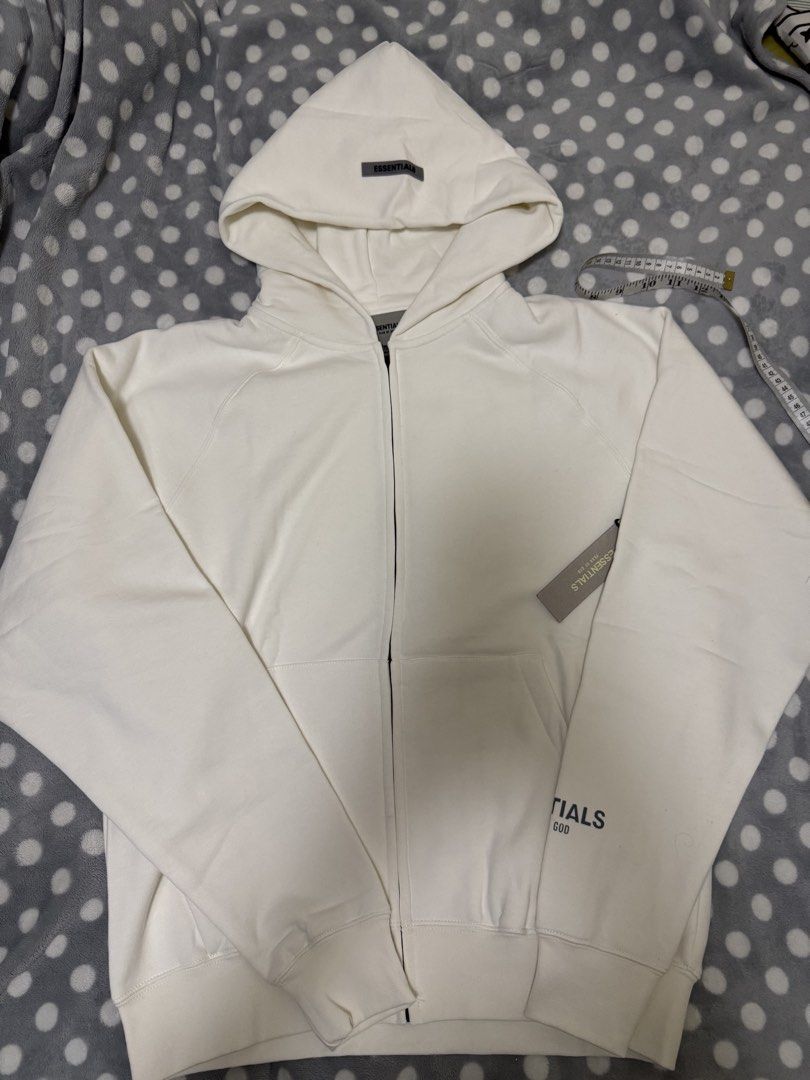 Essential jacket （分類：衛衣）位於 Hong Kong。 由 keepsharee 提交（商品編號 1469205601，圖片 1）。簡介： New 。