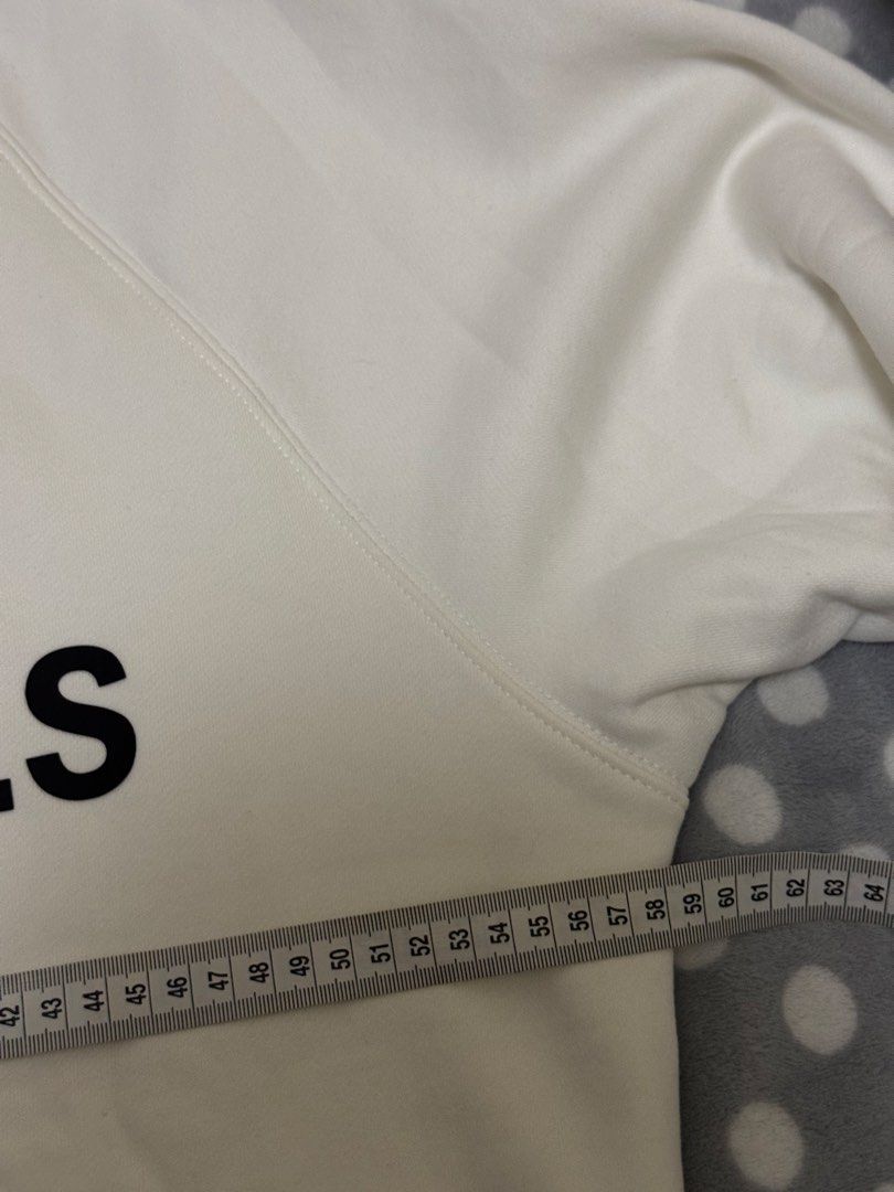 Essential jacket （分類：衛衣）位於 Hong Kong。 由 keepsharee 提交（商品編號 1469205601，圖片 8）。簡介： New 。