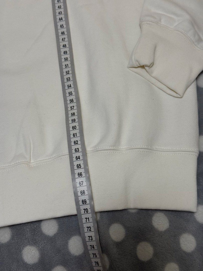 Essential jacket （分類：衛衣）位於 Hong Kong。 由 keepsharee 提交（商品編號 1469205601，圖片 7）。簡介： New 。