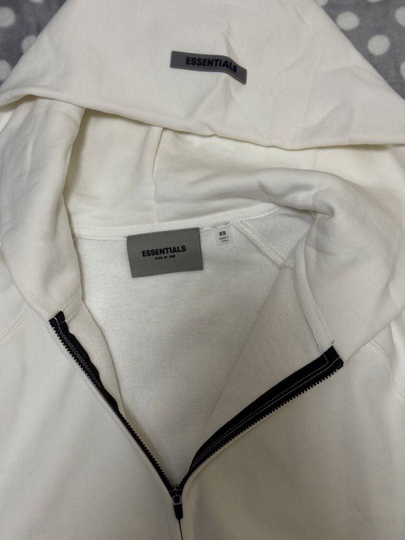 Essential jacket （分類：衛衣）位於 Hong Kong。 由 keepsharee 提交（商品編號 1469205601，圖片 6）。簡介： New 。