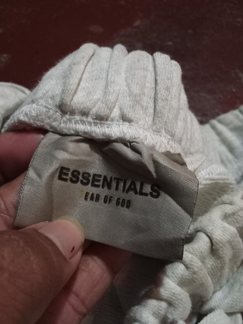 Essential short (Category: Shorts) located in Manila. Submitted by tcbukay_zxc25 (Listing ID 1469336928, Image 3). Description: essential short size large issue stain sa likod.