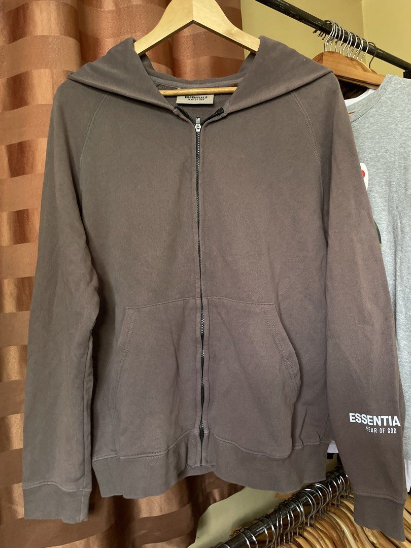 Essentials Fear of God (Category: Coats, Jackets and Outerwear) located in Marikina City. Submitted by kaelnbellecloset (Listing ID 1469201609, Image 1). Description: Slightly discoloration .