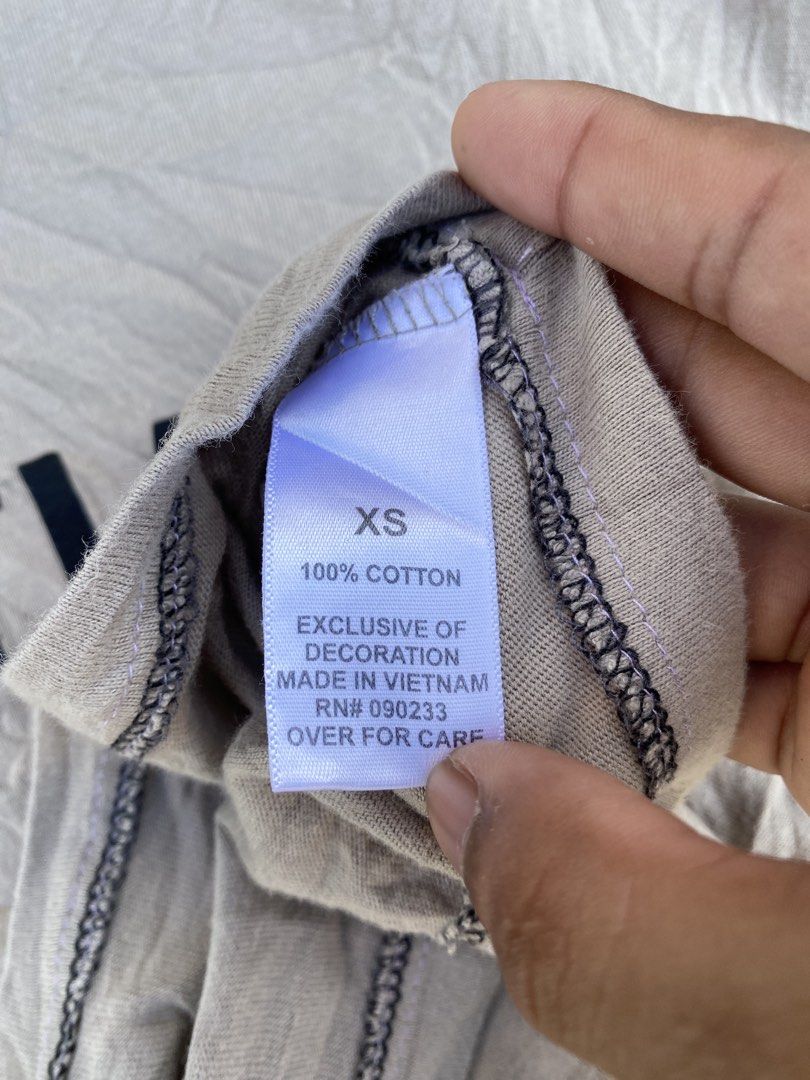 Essentials FOG Shirt (Category: Activewear) located in Lipa City. Submitted by local-drip-source (Listing ID 1469166485, Image 3). Description: Best fit small to medium Boxy fit.