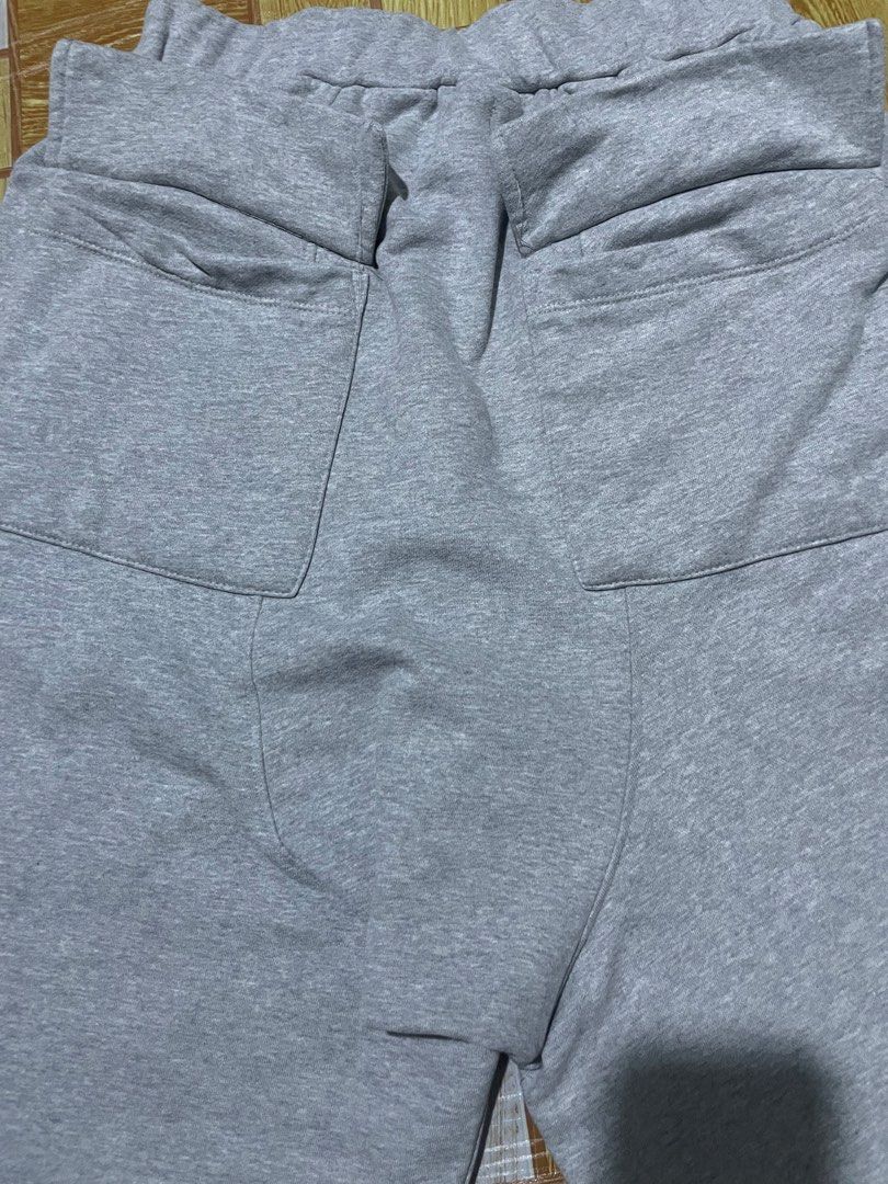 Essentials Long cotton Short (Category: Shorts) located in Valenzuela. Submitted by nk_thriftshop (Listing ID 1469166028, Image 3). Description: Dimes: Waist 28/35 Length: 23’5 inch Leg Opening: 14inch Issue: None.