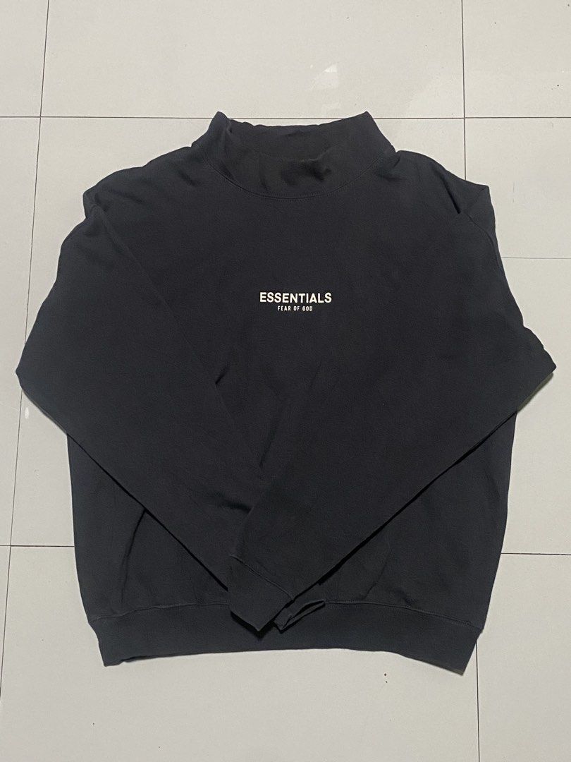 Essentials Mock Neck Sweatshirt (Category: Coats, Jackets and Outerwear) located in Baguio. Submitted by yunothewizardking (Listing ID 1469262738, Image 1). Description: L26 W23.