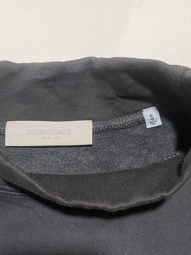 Essentials Mock Neck Sweatshirt (Category: Coats, Jackets and Outerwear) located in Baguio. Submitted by yunothewizardking (Listing ID 1469262738, Image 3). Description: L26 W23.