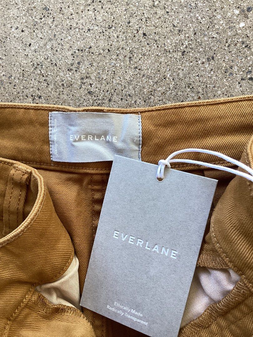 Everlane Mustard Yellow Barrel Pants Size 2 (Category: Jeans) located in Bacoor. Submitted by cts217 (Listing ID 1469280133, Image 2). Description: - Brand: Everlane - Condition: Brand new with original store tags attached - Size: 2 - Color: Rich mustard yellow - Material: Durable, ethically made cotton - Features: High-waisted fit, angled front pockets, and structured panel details near the hems - Perfect for upgrading your everyday wardrobe rot