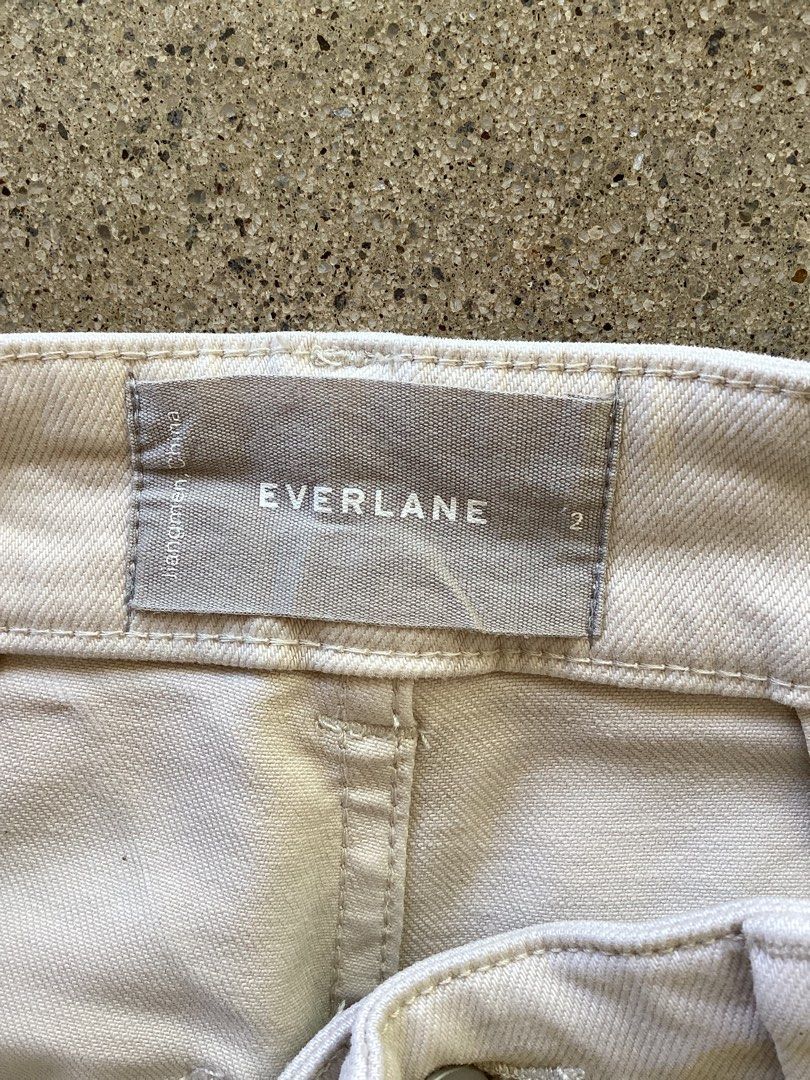Everlane Off-White Straight Leg Pants Size 2 (Category: Jeans) located in Bacoor. Submitted by cts217 (Listing ID 1469280280, Image 3). Description: - Brand: Everlane - Size: 2 - Color: Creamy off-white (neutral basic) - Fit: Straight leg cut with a structured waistband and belt loops - Details: Zip fly, functional front slant pockets, and back patch pockets - Condition: Clean fabric with minimal wear visible.