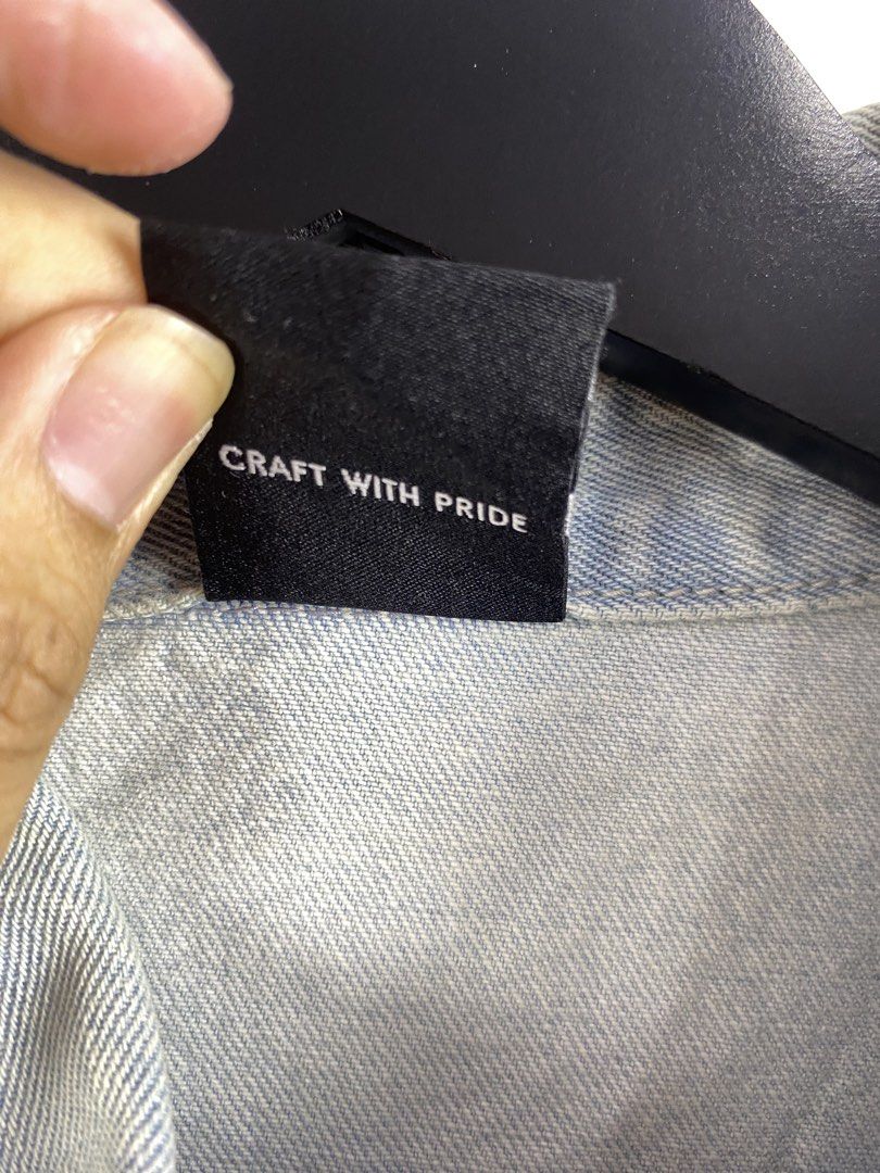 Evisu Light Blue Denim Shirt Size XL (Category: Tshirts & Polo Shirts ) located in Manila. Submitted by declutterpromax (Listing ID 1469289928, Image 3). Description: - Brand: Evisu - Color: Light wash blue - Size: XL - Details: Button-down front with metal snap buttons - Pockets: Dual front chest pockets with iconic embroidered white seagull branding - Hem: Curved hemline design - Authenticity: Crafted with pride tag on the inner collar - Condit