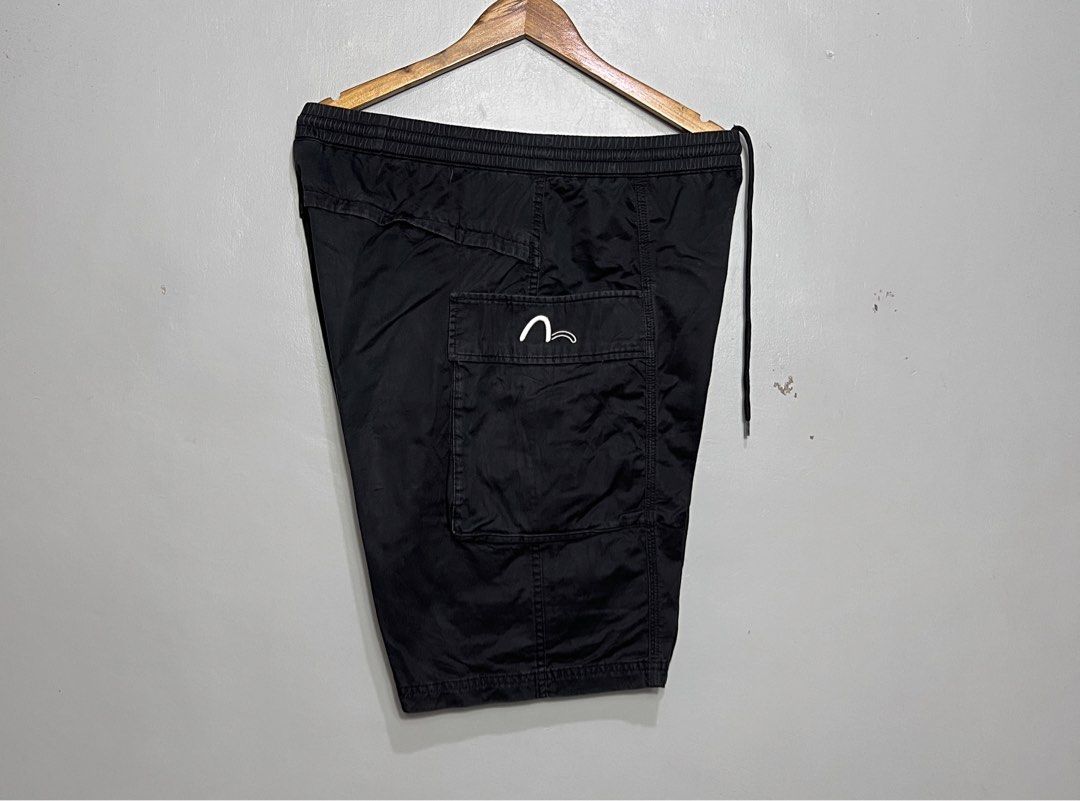 EVISUKURO EMBROIDERED LOGO (Category: Shorts) located in Bulan. Submitted by moonfindsthrifteditems (Listing ID 1469216402, Image 2). Description: SIZE: L (34-37x21.5) CONDITION: 9.8/10 COLOR RATE: 9.7/10 ISSUE: None PRICE: 850.