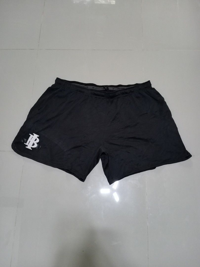 Evoshield Running Shorts Black Size 3XL (Category: Activewear) located in Magdalena. Submitted by magdalenathrift20 (Listing ID 1469168439, Image 2). Description: - Brand: Evoshield - Color: Black - Size: 3XL - Waistline: 42 to 66 inches - Length: 19.5 inches - Features: Elastic waistband with brand logo print and graphic logo on lower leg - Origin: Made in Vietnam - Condition: Brand new / Excellent - Perfect for running, gym workouts, and active