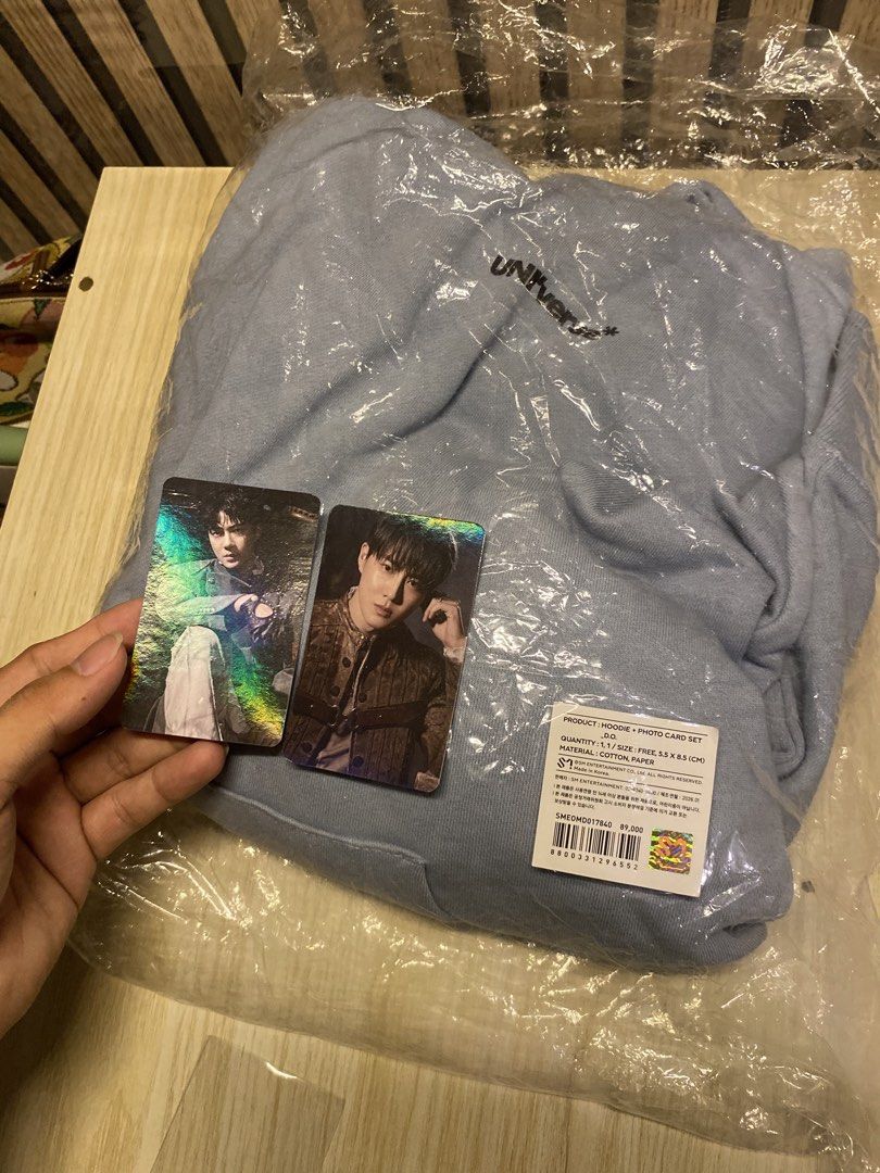 Exo Hoodie jacket (Category: K-Wave Merchandise) located in Manila. Submitted by ejothegod (Listing ID 1469248370, Image 2). Description: For saleee rush‼️ EXO’verse 2025 EXO Fanmeeting Hoodie + Photocard Set (4pieces) -4.5k only brandneww -authentic -best fit large Oversized 📍Calamba laguna 📦Meetup, lalamove or jnt/lbc.