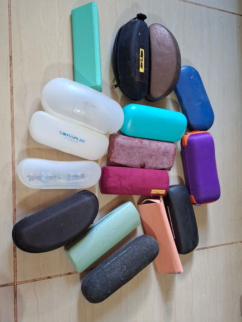 Eyeglasses cases (Category: Everything Else Others) located in Leyte. Submitted by hulahooper_legitresbaker (Listing ID 1469192272, Image 1). Description: used.