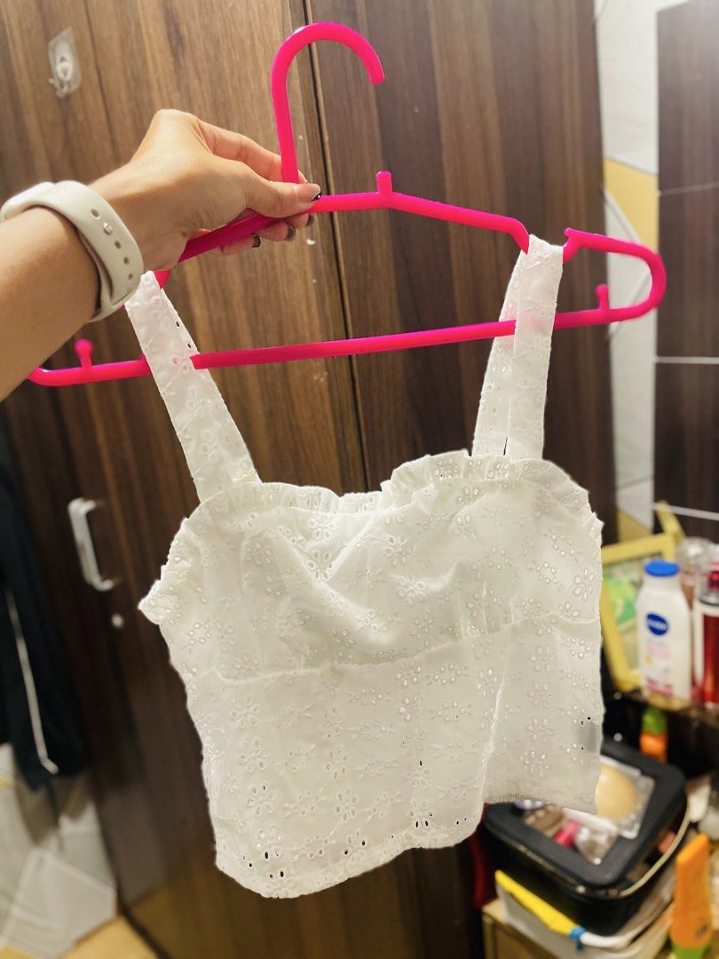 Eyelet top (Category: Sleeveless) located in Cebu City. Submitted by blessed_bobbins (Listing ID 1469335558, Image 3). Description: Xs to small Brand new Top Height : 15 inches.