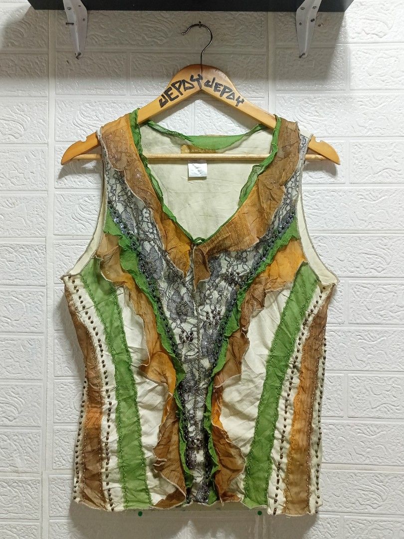 Fairy Tops (Category: Others Tops) located in Danao, Cebu. Submitted by 6000thrifts.ph (Listing ID 1469319337, Image 1). Description: Fairy Topd Seandara Size Meduim Excellent condition no issue.