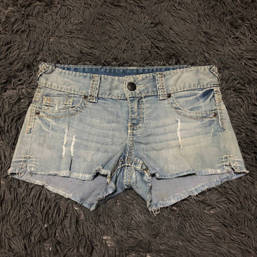 FB Sisters Shorts (Category: Shorts) located in Camiling. Submitted by thriftscape2024 (Listing ID 1469330036, Image 1). Description: Excellent Condition Color rate: 9/10 Issue: ❌❌❌ W: 30 L: 11 Thigh: 10 Leg Opening: 9.