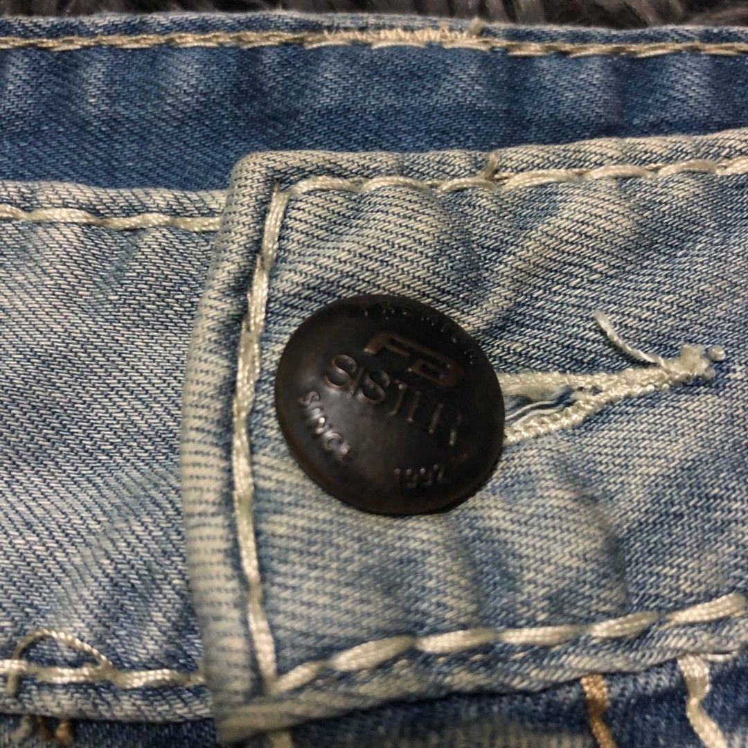 FB Sisters Shorts (Category: Shorts) located in Camiling. Submitted by thriftscape2024 (Listing ID 1469330036, Image 2). Description: Excellent Condition Color rate: 9/10 Issue: ❌❌❌ W: 30 L: 11 Thigh: 10 Leg Opening: 9.