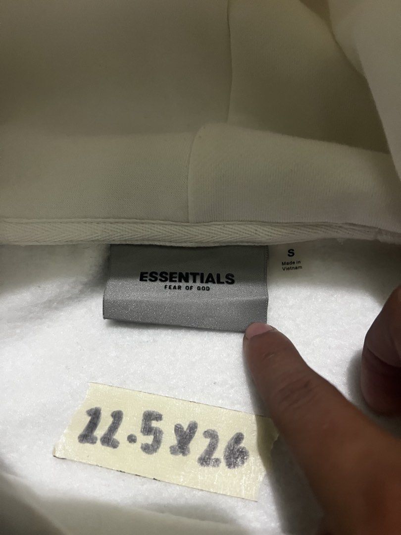 Fear of God Essentials pullover hoodie (Category: Hoodies) located in Mexico. Submitted by iseemiyakee. (Listing ID 1469326295, Image 3). Description: Size Small 22.5 width x 26 length no issue excellent condition .