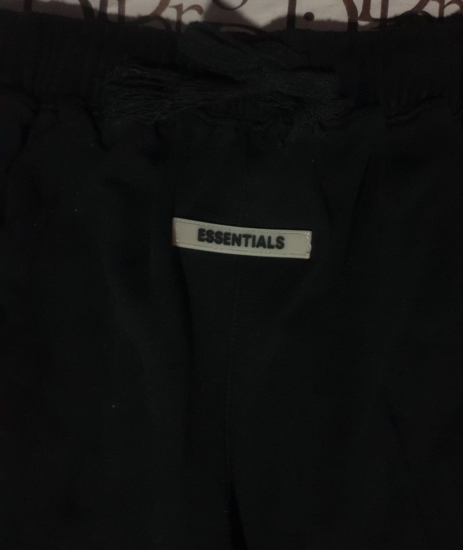 Fear of God Essentials sweat short (Category: Shorts) located in San Fernando. Submitted by retro.district. (Listing ID 1469367862, Image 3). Description: - Fear of God Essentials sweatshort - Size: Large - Condition: Good - Issue: Minimal hairlines - Color Rate: 9.5/10.