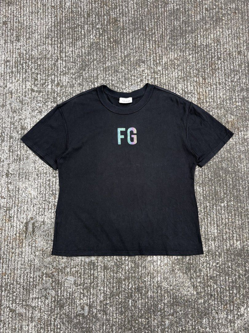 Fear of God FG (Category: Tshirts & Polo Shirts ) located in Carmona. Submitted by arthrift.31 (Listing ID 1469357970, Image 1). Description: Width:22.5 Length:27.5 Condition:9/10 Colorrate:9/10 .