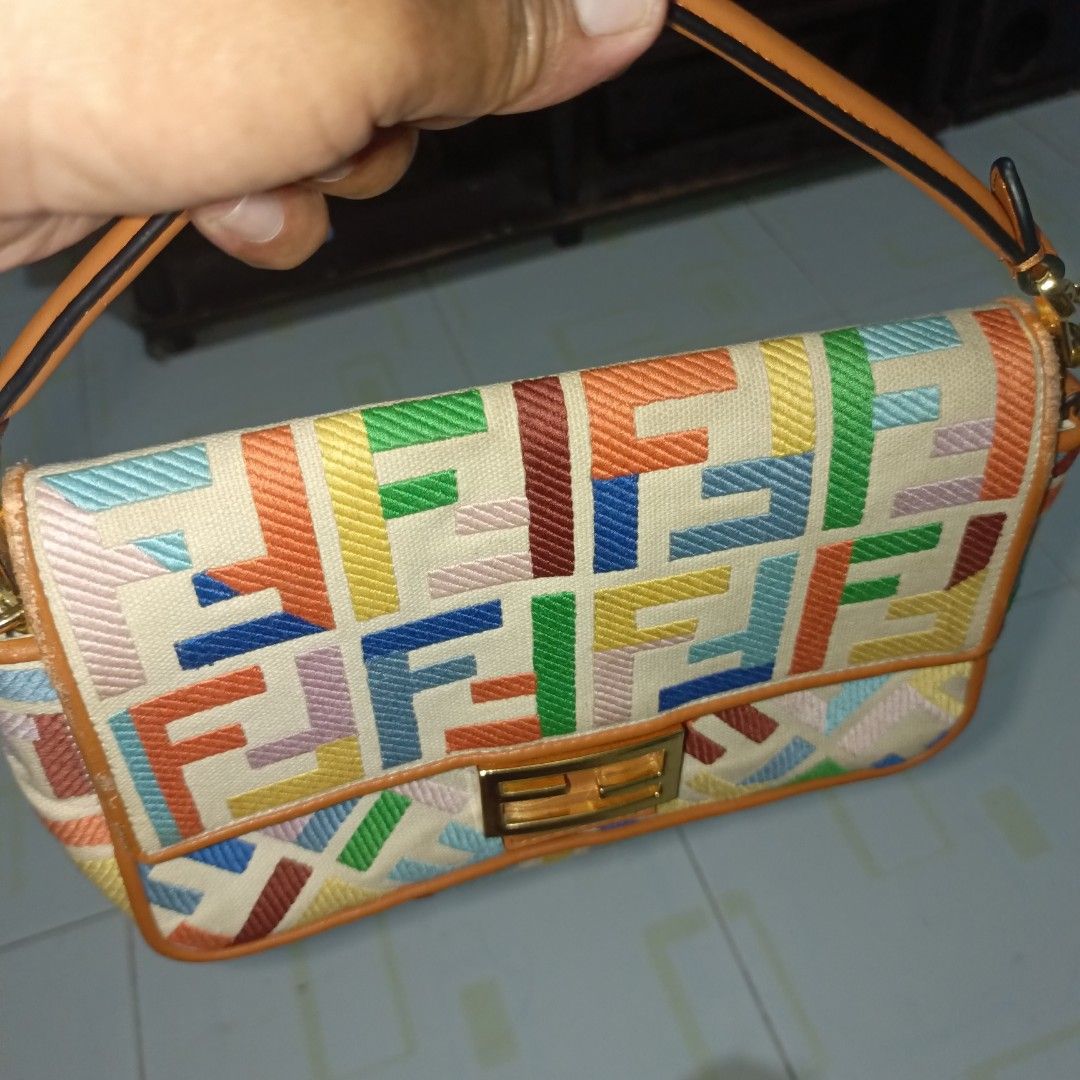 Fendi baguette (Category: Luxury Bags & Wallets) located in Mandaue City. Submitted by oceacasini96558 (Listing ID 1469225244, Image 1). Description: FENDI Baguette off 1200 plus sf details posted dm.