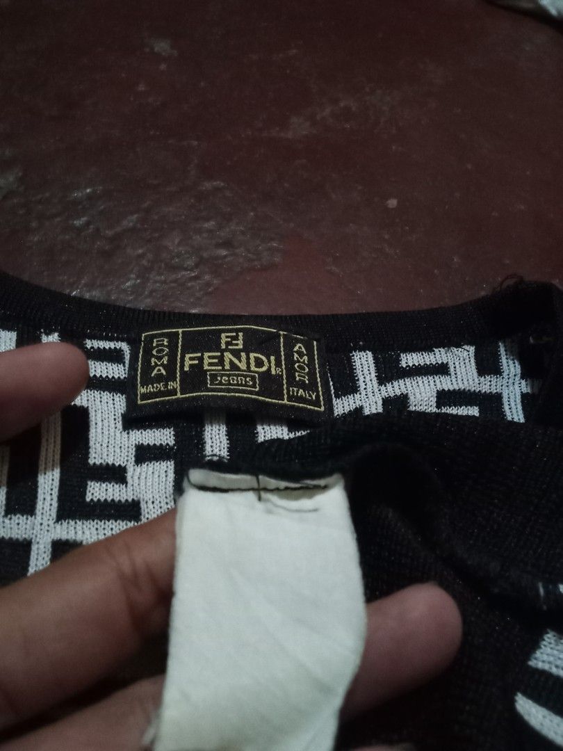 Fendi Roma (Category: Shirts) located in Manila. Submitted by tcbukay_zxc25 (Listing ID 1469338964, Image 3). Description: fendi Roma small excellent no issue.