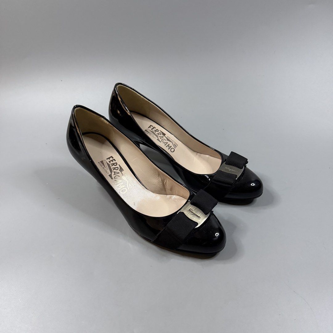 Ferragamo - Vara Bow Heel Kitted Pumps (Category: Heels) located in Paranaque City. Submitted by millennial_goodz (Listing ID 1469288921, Image 1). Description: WTS Ferragamo - Vara Bow Heel Kitted Pumps Size 7 Womens Excellent condition Authentic, pair only DM.
