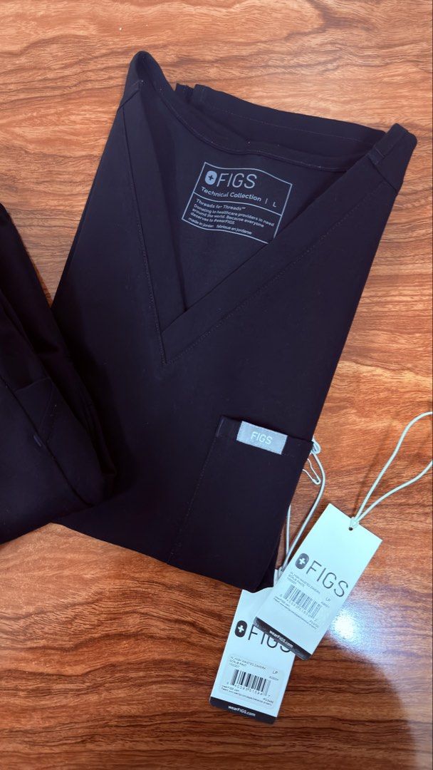 Figs Scrub Suit - Black (Category: Medical Supplies & Tools) located in Manila. Submitted by emxsi_ (Listing ID 1469240469, Image 2). Description: Catarina Top - Large Petite Zamora Jogger Pants - Large Petite Lightly Used - Good Condition .