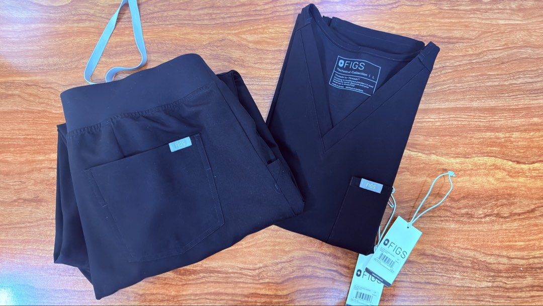 Figs Scrub Suit - Black (Category: Medical Supplies & Tools) located in Manila. Submitted by emxsi_ (Listing ID 1469240469, Image 1). Description: Catarina Top - Large Petite Zamora Jogger Pants - Large Petite Lightly Used - Good Condition .